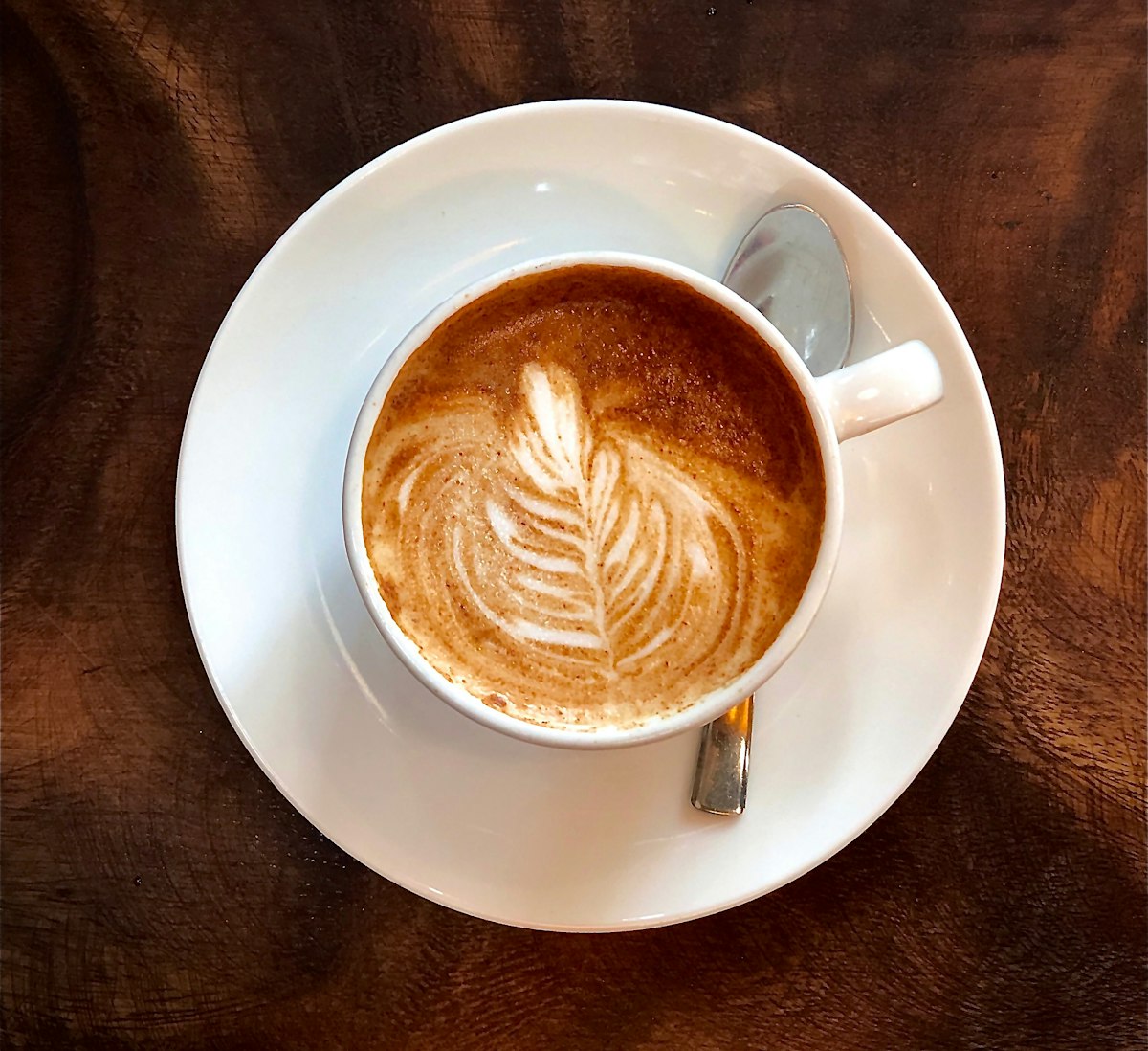 Cappuccino med fin melkeskum-kunst